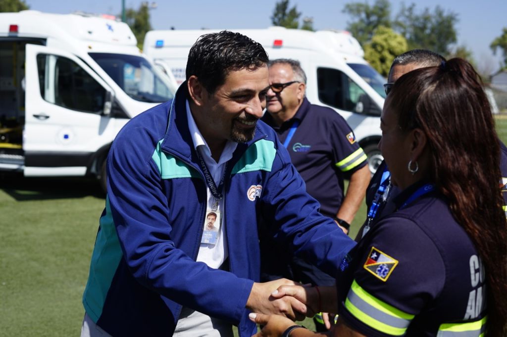 Gobierno Regional entrega donación de cuatro ambulancias para Cerro Navia
