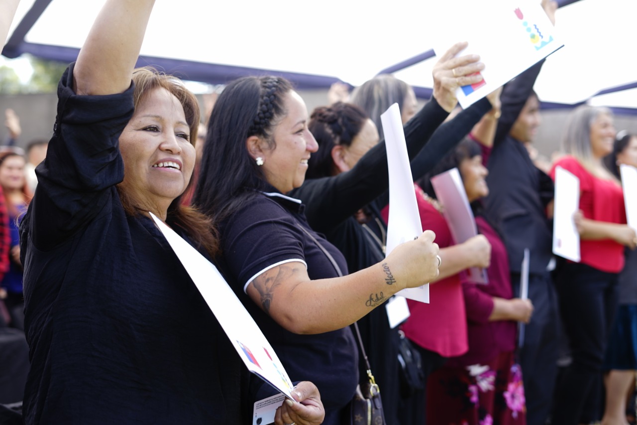 Entrega de 135 subsidios del Fondo Solidario de Elección de Vivienda para vecinas y vecinos de Cerro Navia
