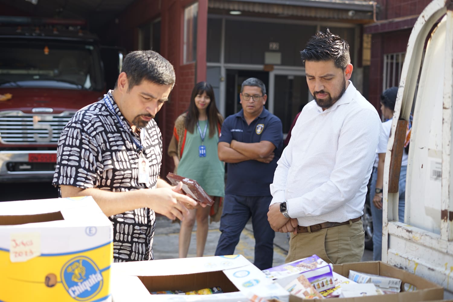 Banco de Alimentos de Cerro Navia entrega apoyo a la Quinta Compañía del Cuerpo de Bomberos 