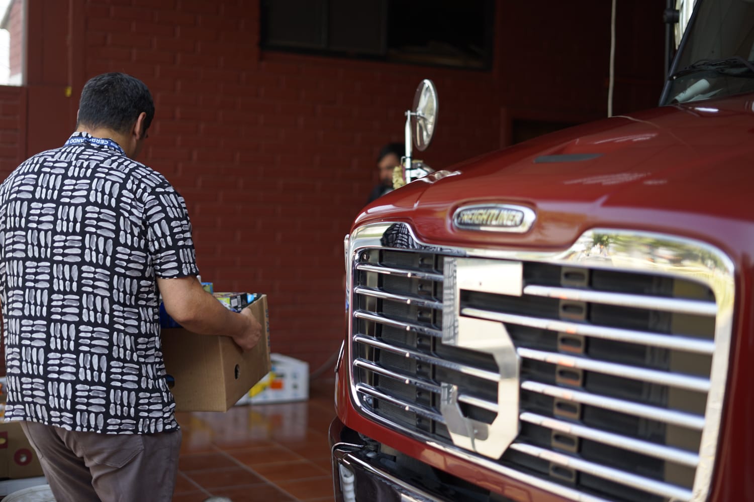 Banco de Alimentos de Cerro Navia entrega apoyo a la Quinta Compañía del Cuerpo de Bomberos 