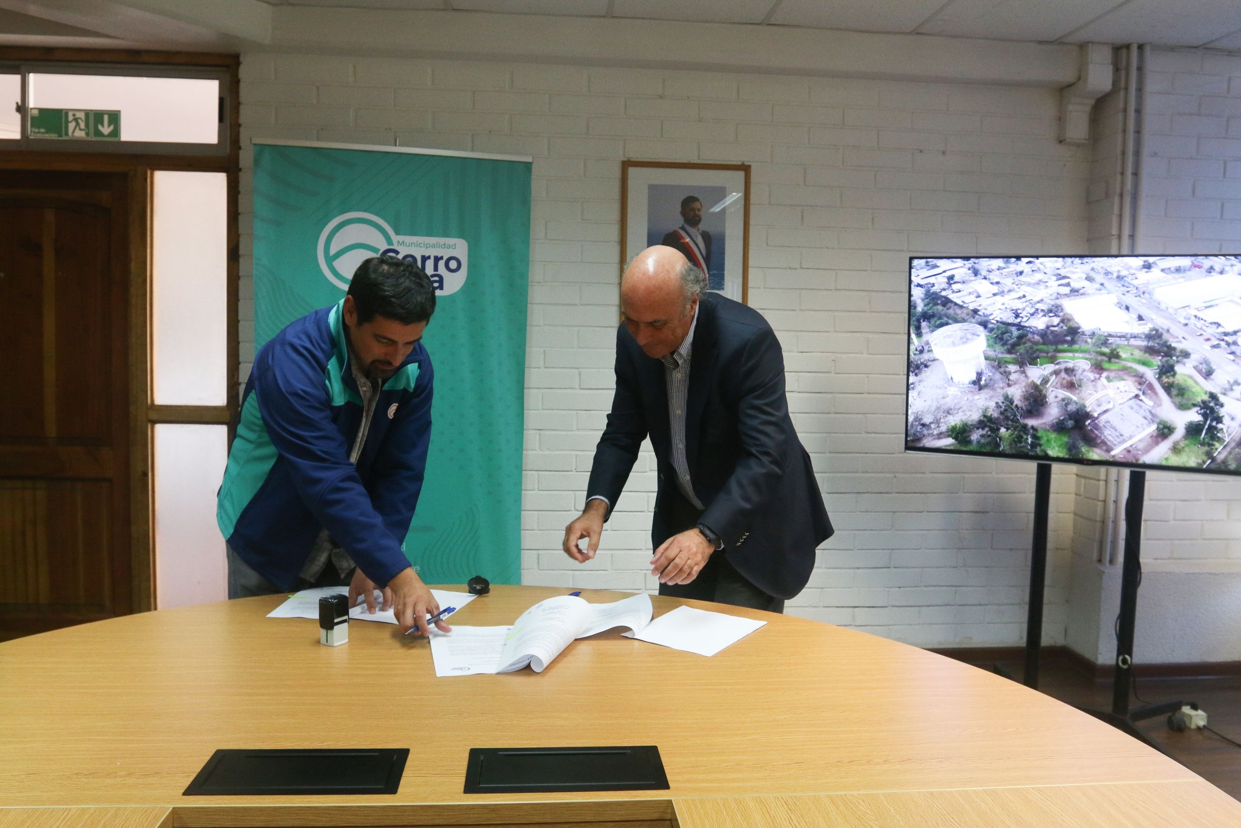 Firma convenio con Aguas Andinas Avanzando hacia el Parque Comunal Cerro Navia.