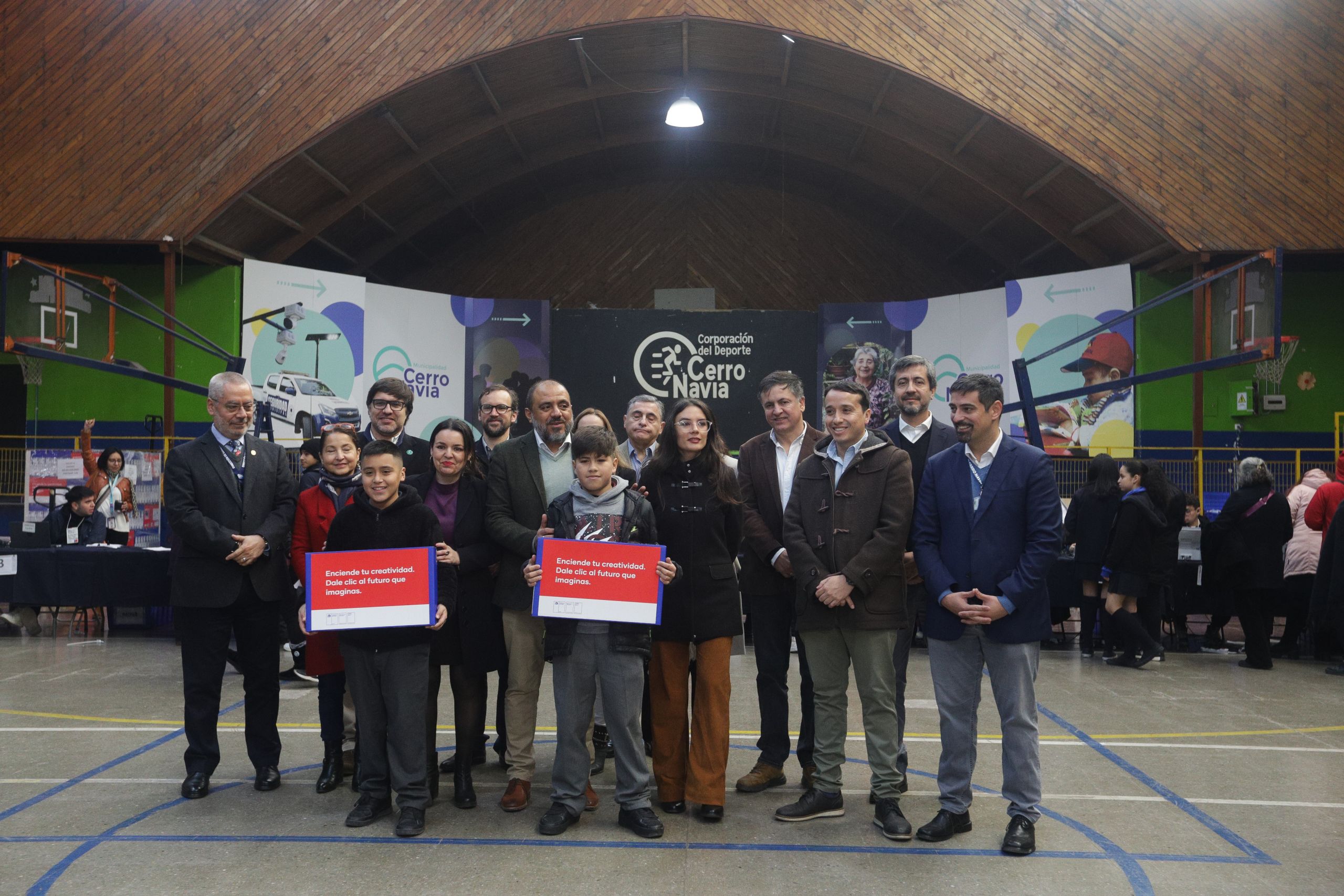 Autoridades locales se suman a ceremonia de entrega de Becas TIC