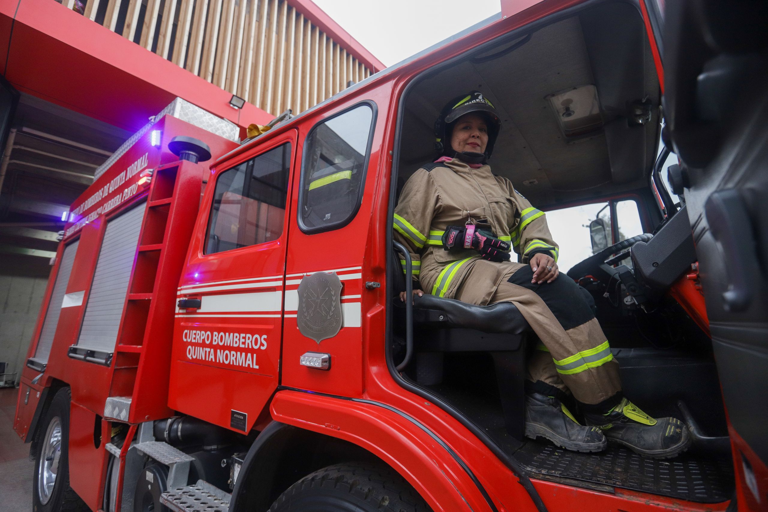Carol Díaz, primera Comandante de la Compañía de Bomberos de Cerro Navia