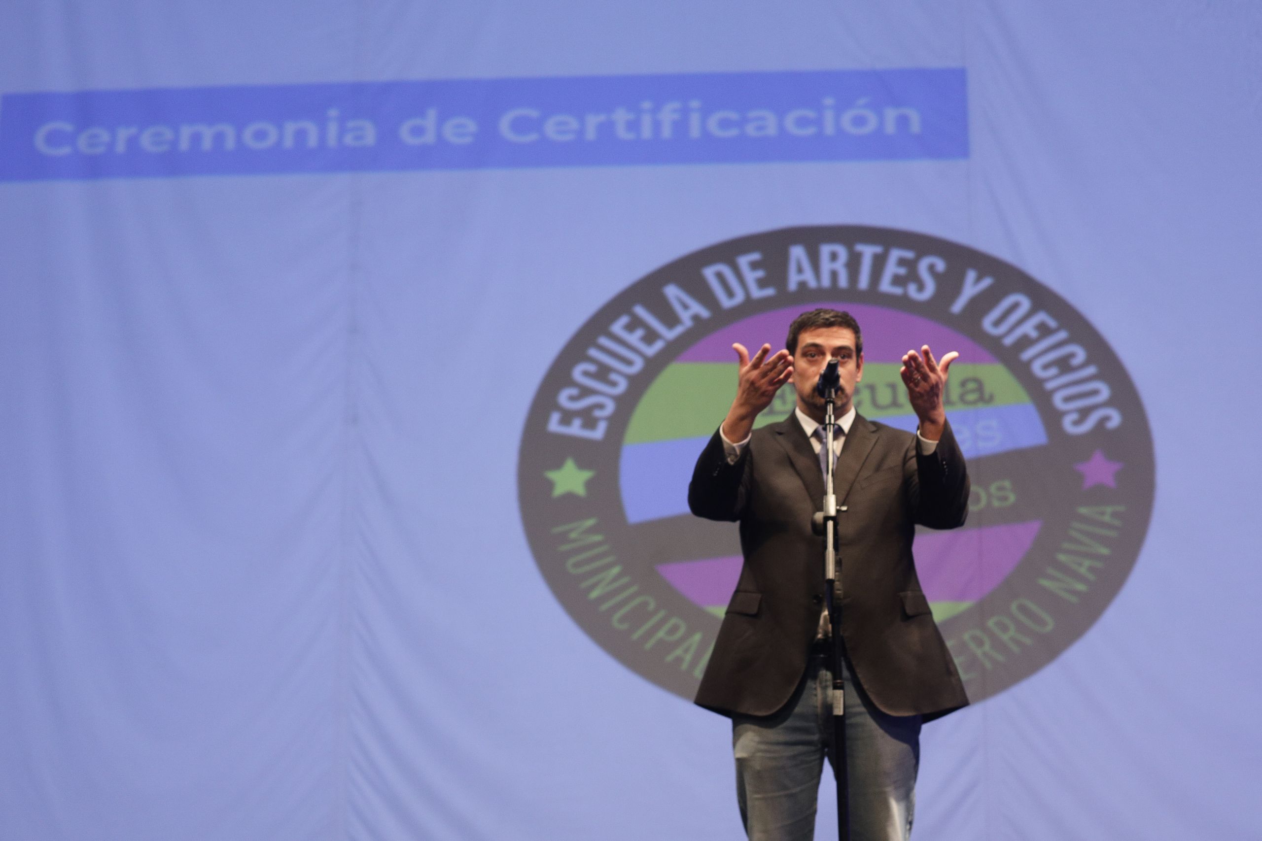 Alcalde Mauro Tamayo oficia ceremonia de certificación de la Escuela de Artes y Oficios