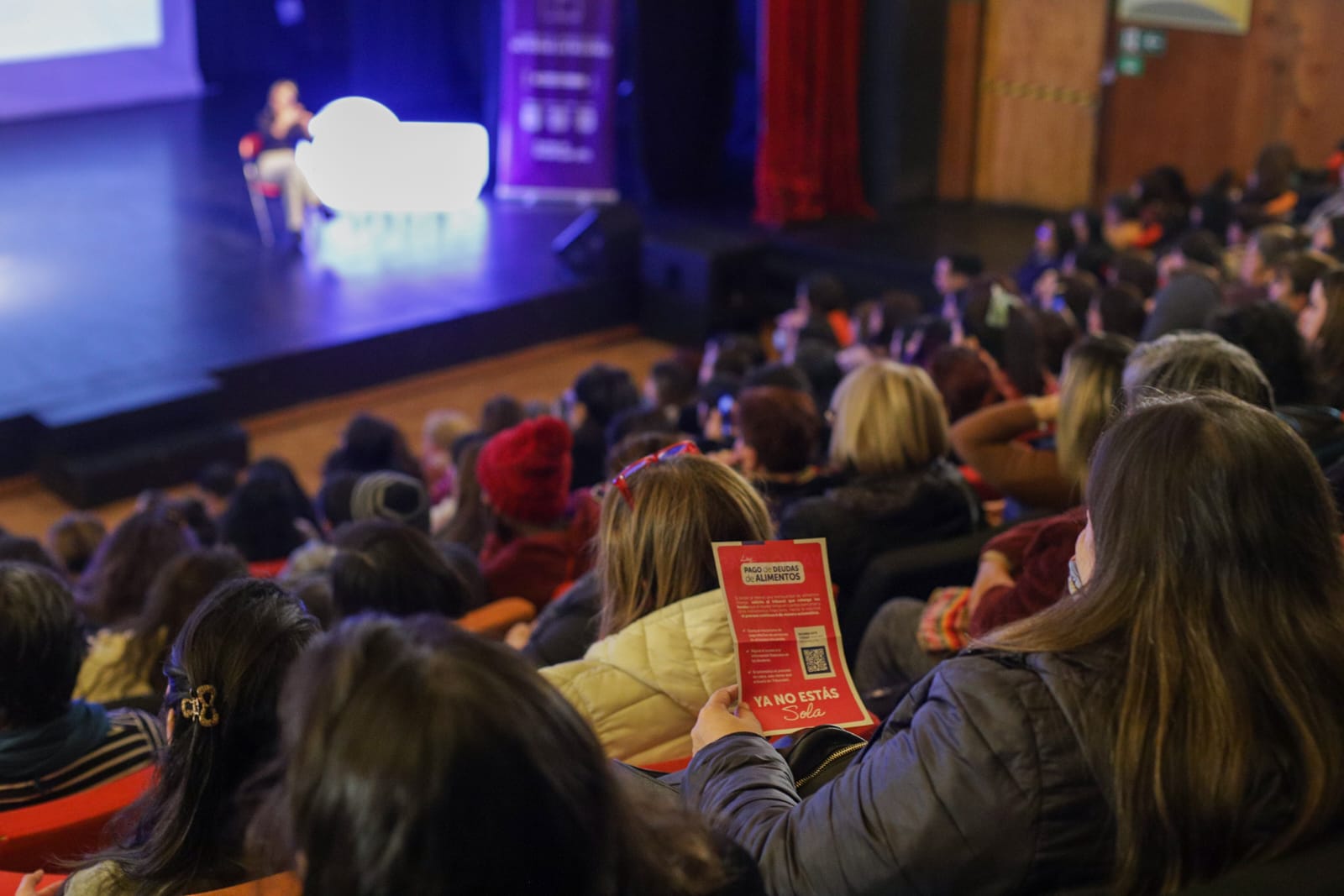Activa participación en charla de Ministra Orellana