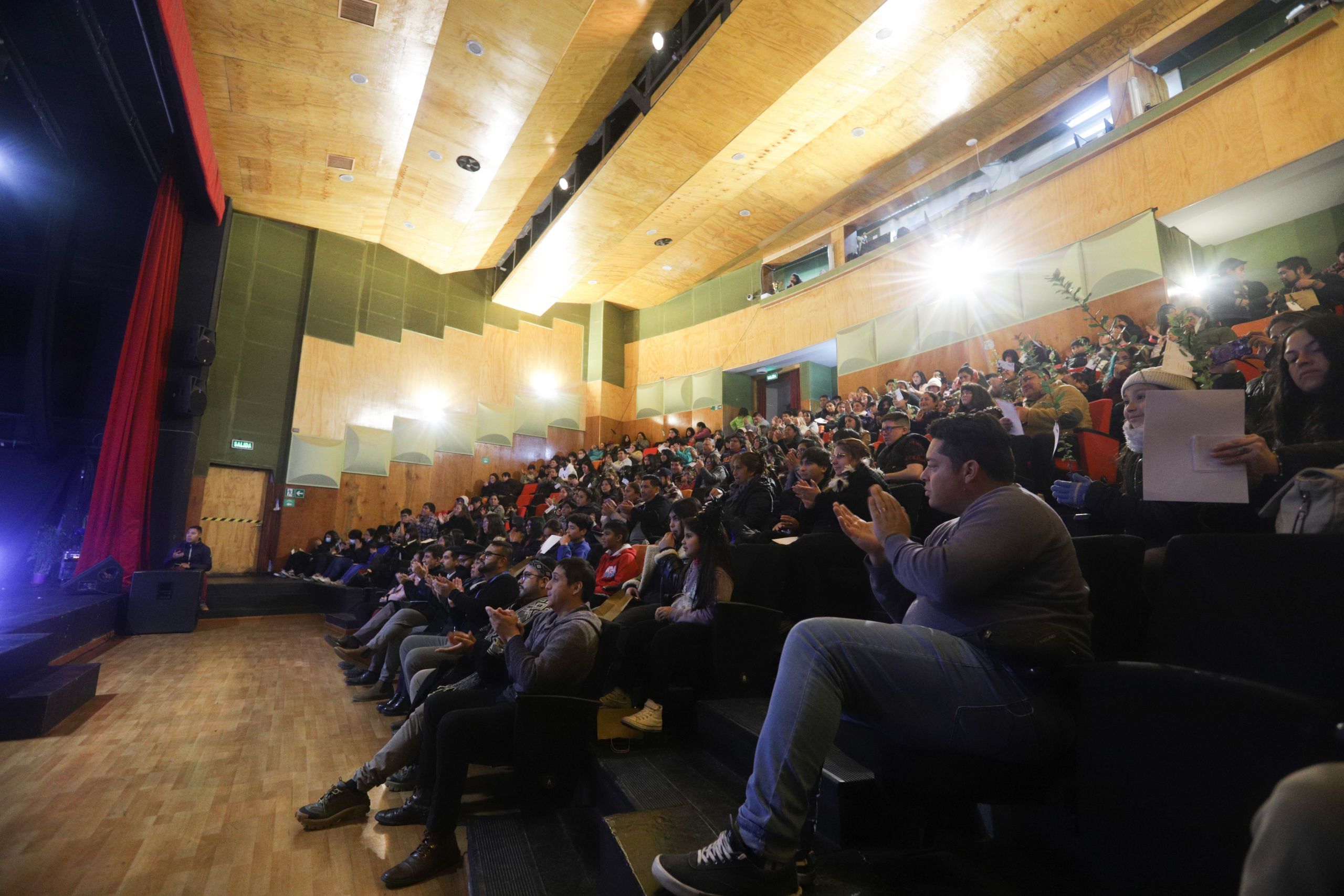 Multitudinaria convocatoria en ceremonia de entrega de Bono Escolar Indígena