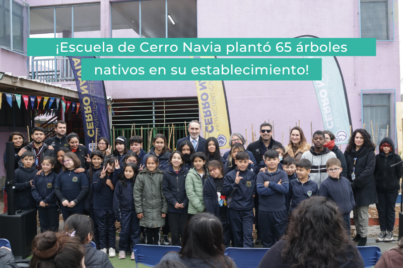 Plantación 65 árboles Escuela Cerro Navia