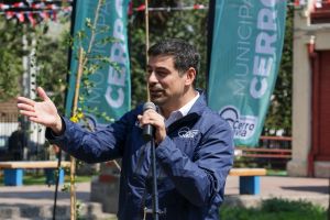 ¡Cerro Navia planta el árbol 10 mil!